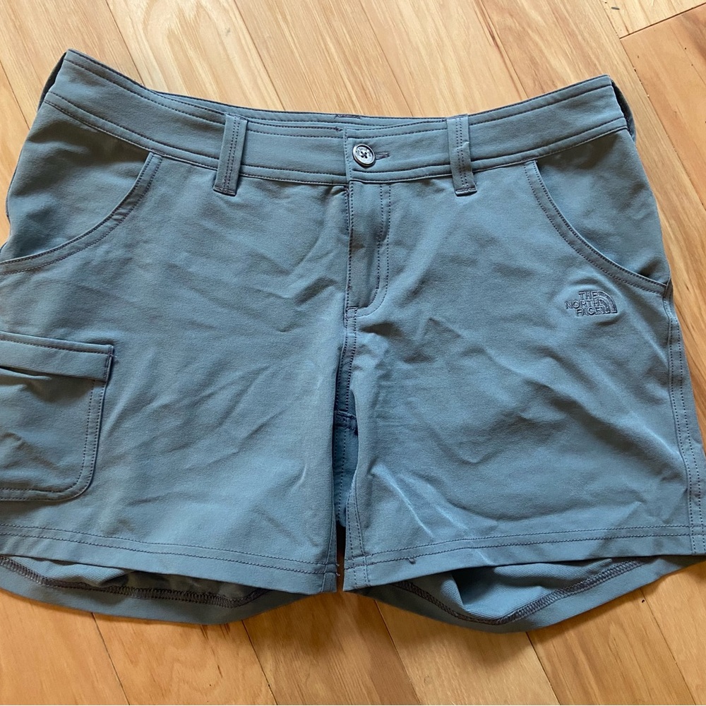 Women's North Face Shorts Size‎ 2 Green Cargo Pocket
